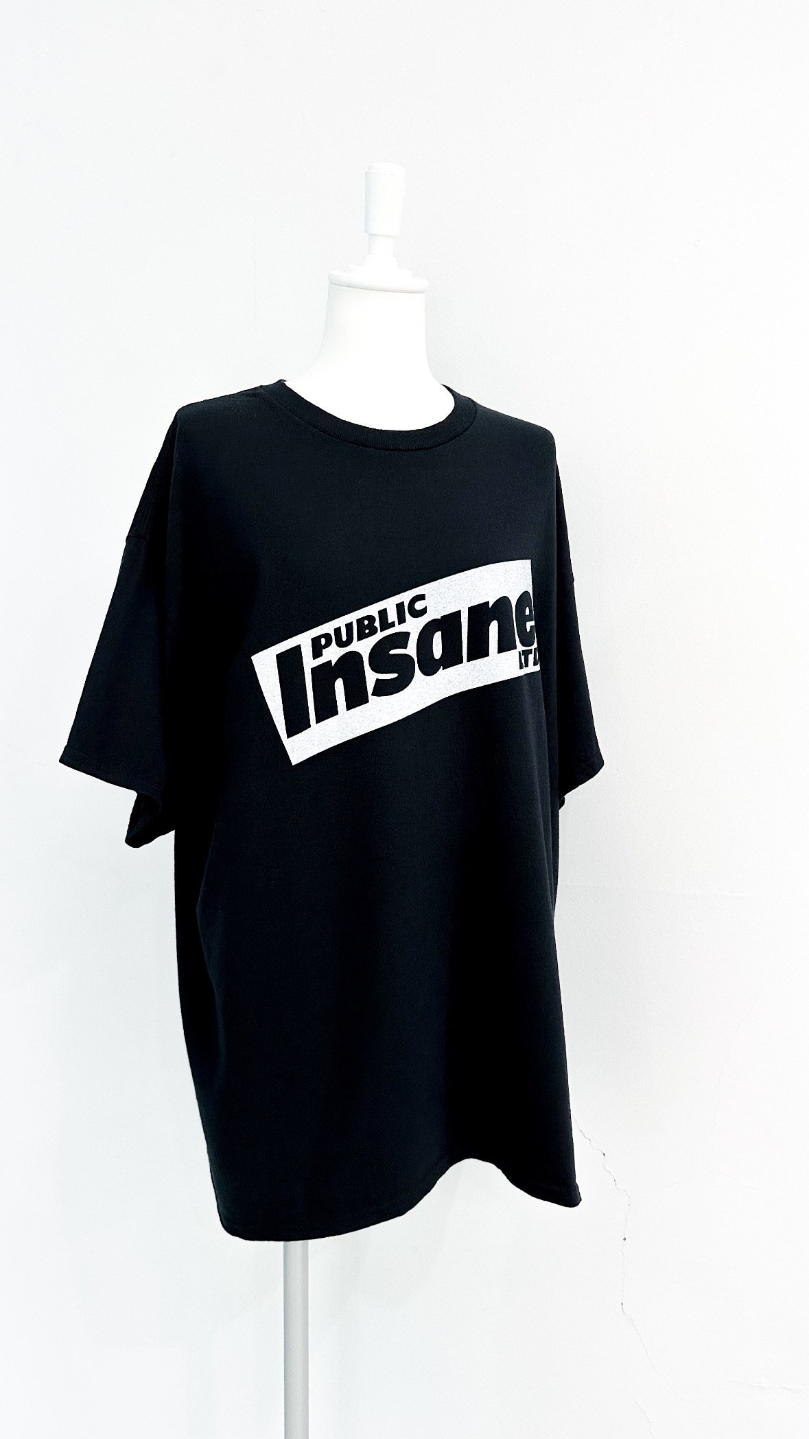 <img class='new_mark_img1' src='https://img.shop-pro.jp/img/new/icons47.gif' style='border:none;display:inline;margin:0px;padding:0px;width:auto;' />OVERSIZED PRINT T-SHIRT