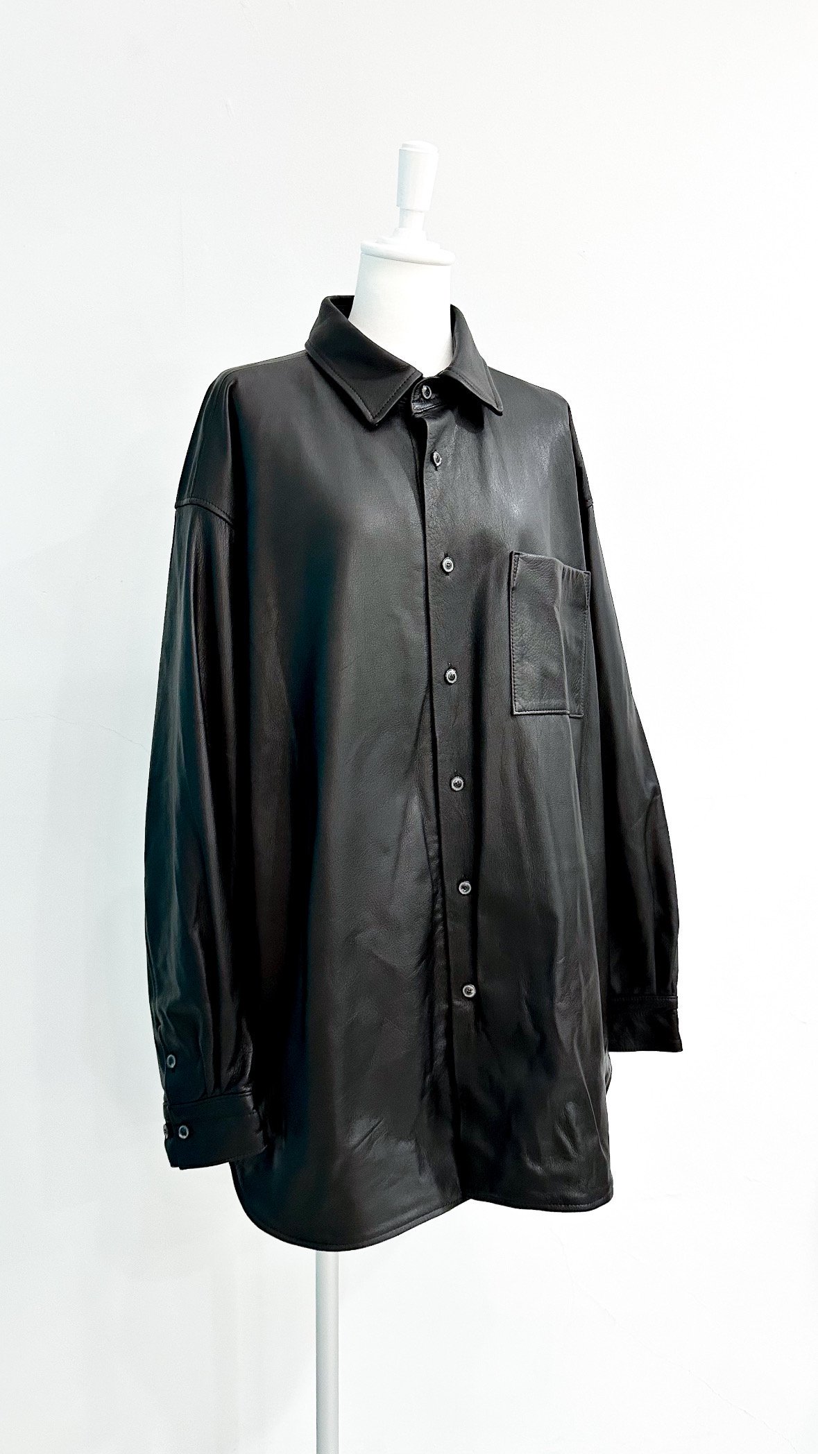 <img class='new_mark_img1' src='https://img.shop-pro.jp/img/new/icons47.gif' style='border:none;display:inline;margin:0px;padding:0px;width:auto;' />LEATHER BIG SHIRT