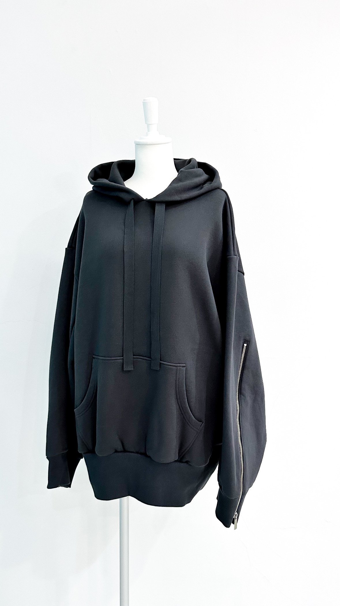 <img class='new_mark_img1' src='https://img.shop-pro.jp/img/new/icons47.gif' style='border:none;display:inline;margin:0px;padding:0px;width:auto;' />SIDE ZIP : SWEAT HOODIE