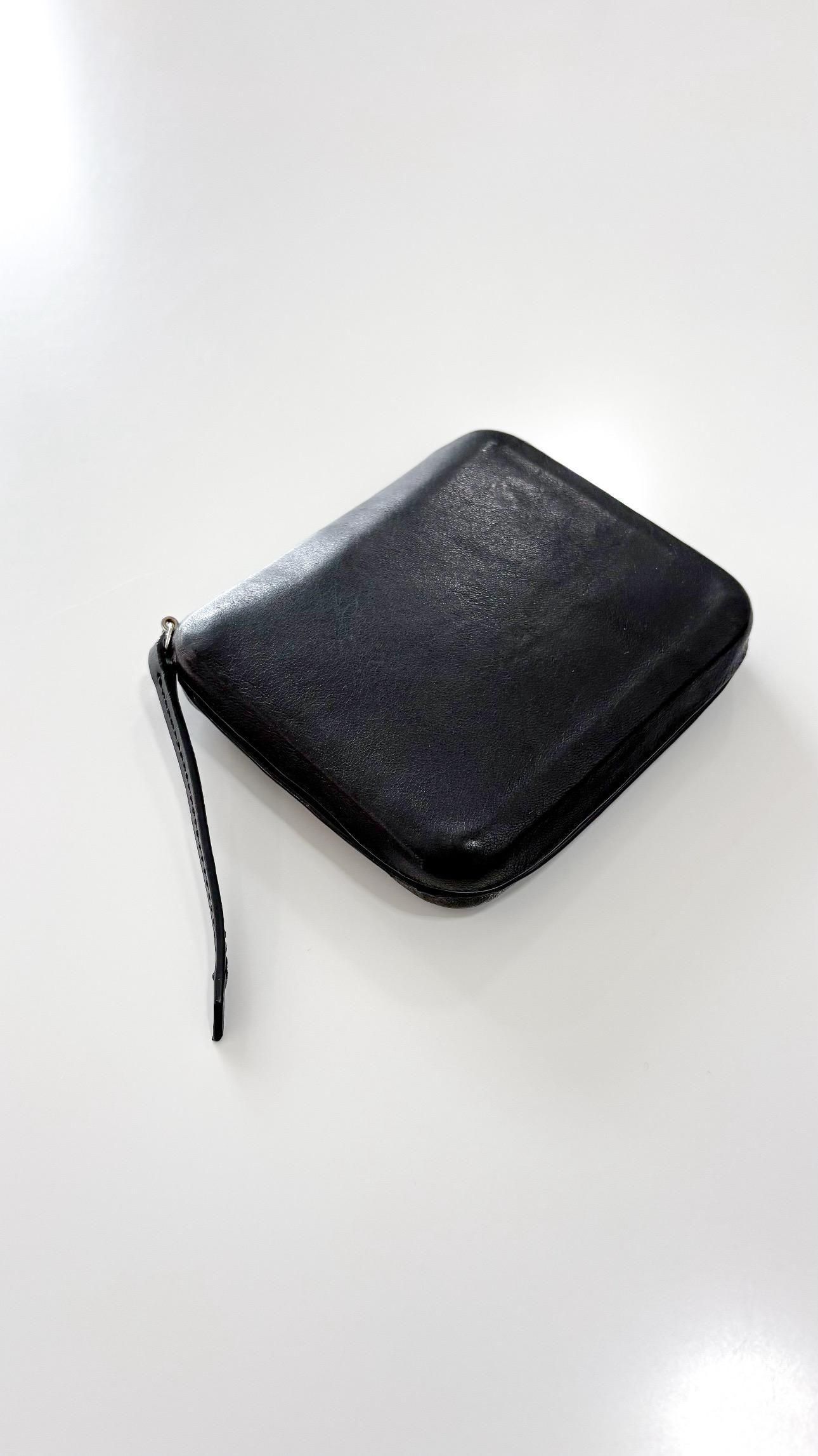 molded half wallet