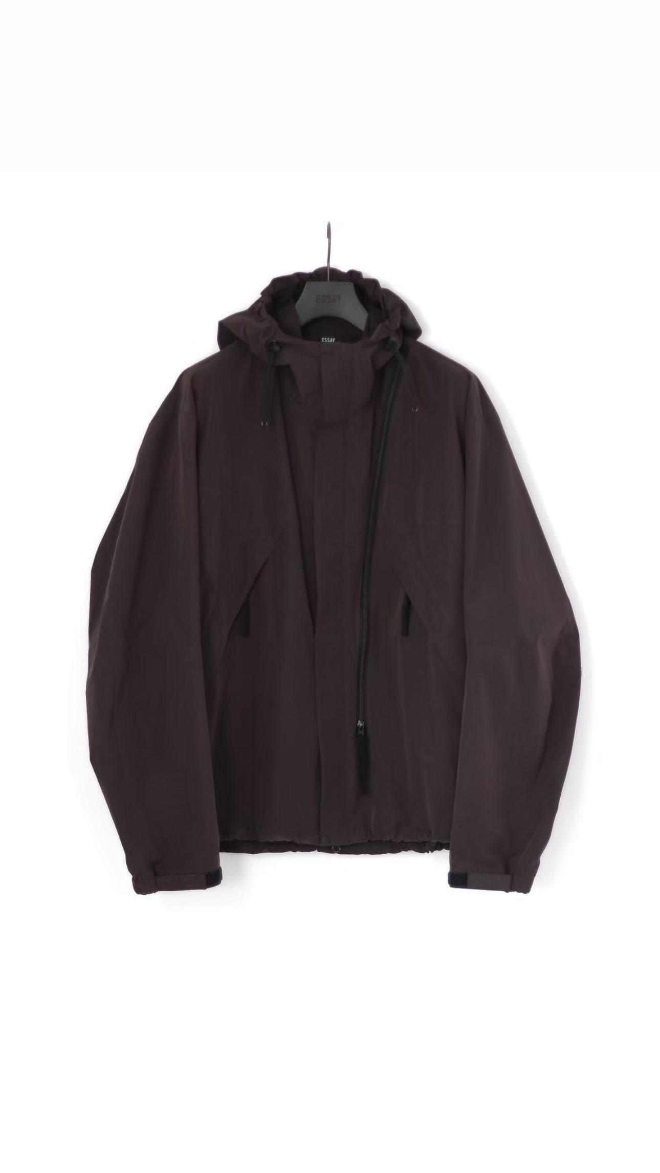 <img class='new_mark_img1' src='https://img.shop-pro.jp/img/new/icons47.gif' style='border:none;display:inline;margin:0px;padding:0px;width:auto;' />SLANT ZIP PARKA