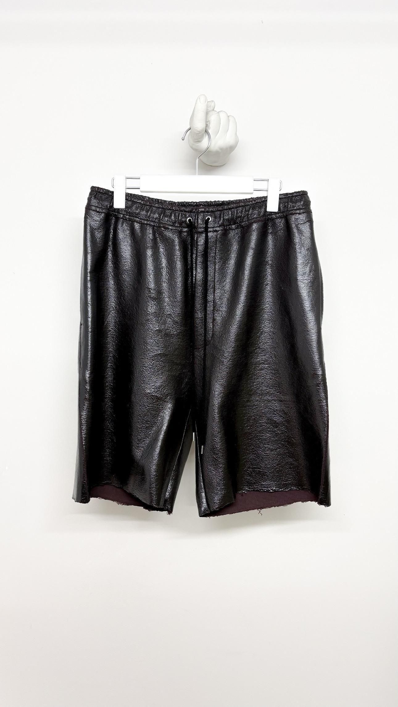 <img class='new_mark_img1' src='https://img.shop-pro.jp/img/new/icons47.gif' style='border:none;display:inline;margin:0px;padding:0px;width:auto;' />LEATHER-ISH SWEAT SHORTS