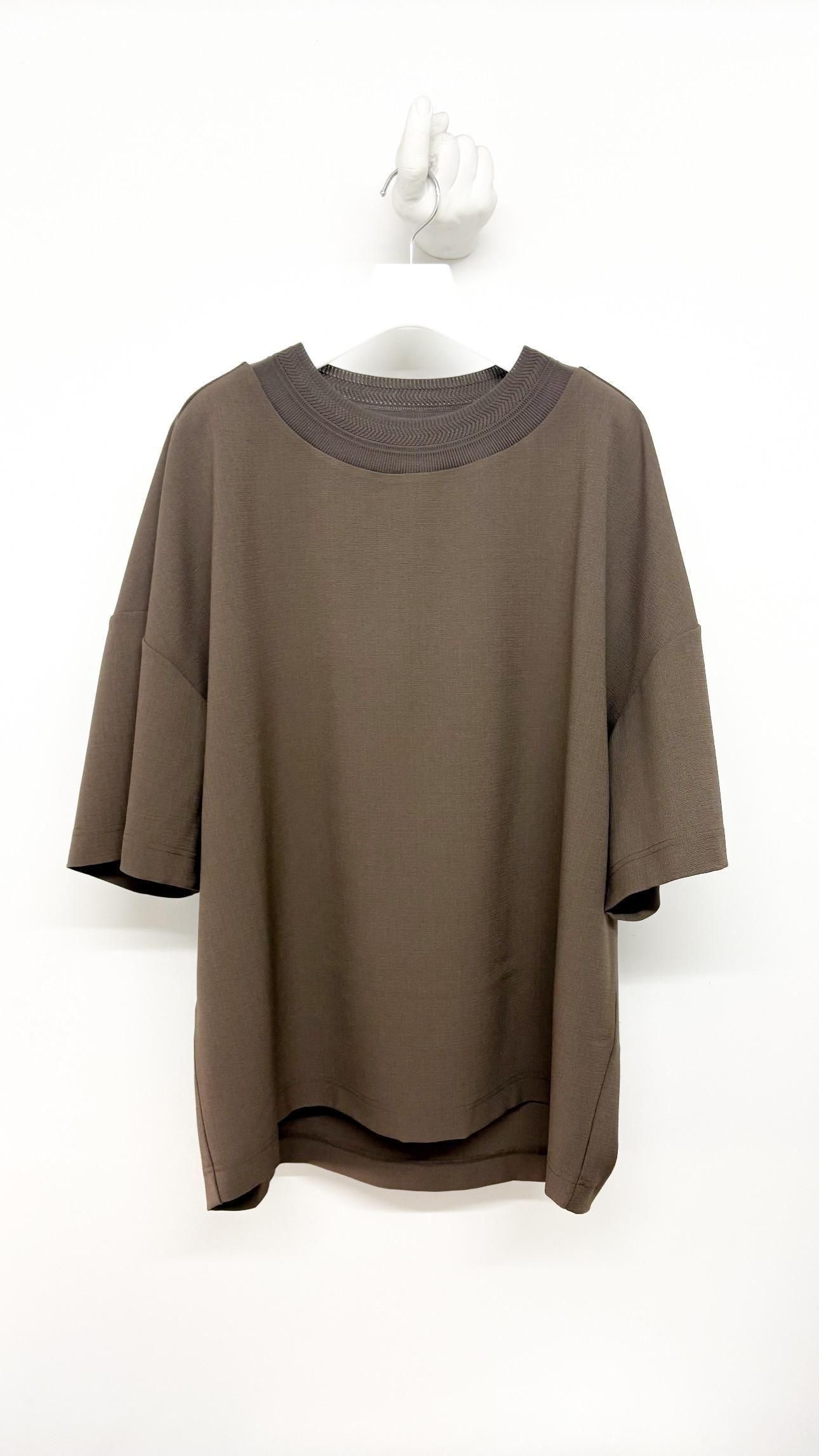 WIDE ROUND NECKLINE T-SHIRTS