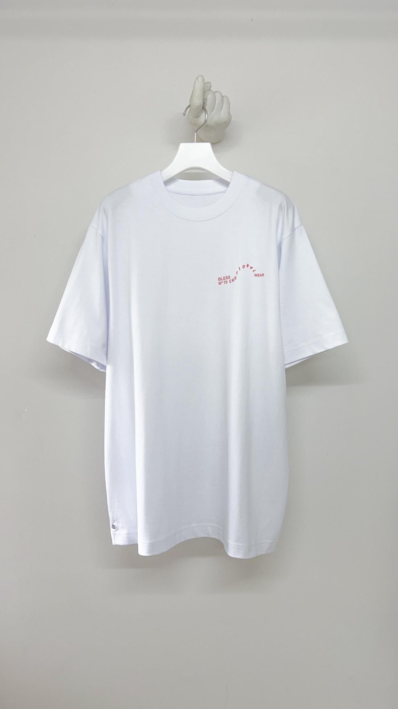 <img class='new_mark_img1' src='https://img.shop-pro.jp/img/new/icons47.gif' style='border:none;display:inline;margin:0px;padding:0px;width:auto;' />MULTICOLLECTION V T-SHIRT
