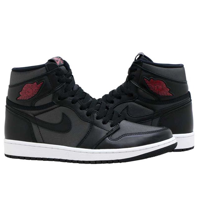 jordan retro 1 og black