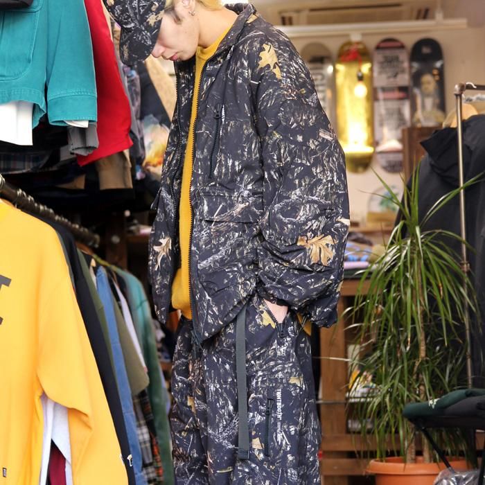 日本未発売 ⭐︎新品タグ付き⭐︎TIGHTBOOTH BULLET CAMO PUFF JKT ...