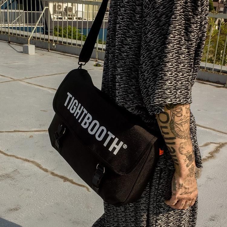 TIGHTBOOTH LOGO SHOULDER BAG タイトブース内側はディバイダー付き 