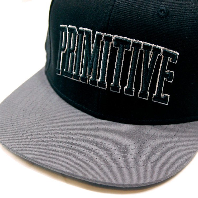 PRIMITIVE（プリミティブ）COLLEGIATE ARCH SNAPBACK | 2トーンカラー