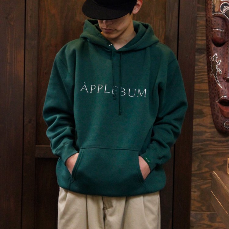 APPLEBUM（アップルバム) MUSEUM LOGO SWEAT PARKA (Green) の商品ページ