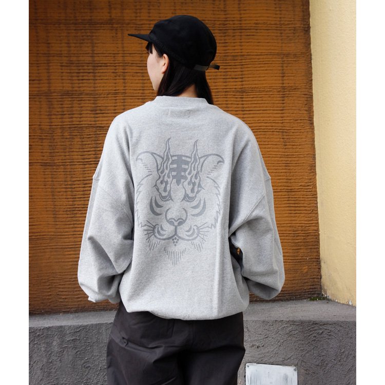 Evisen × 高田音楽制作事務所 / TORA EVI LOGO CREW SWEAT- birnest