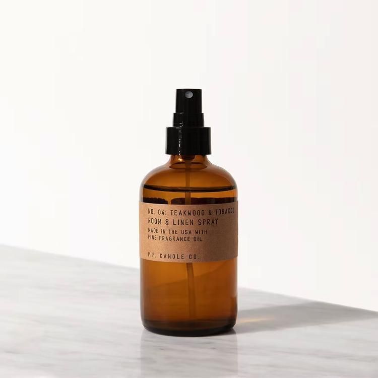 P.F.CandleP.FɥRoom&Linen Spray / 04 TEAKWOODTOBACCO