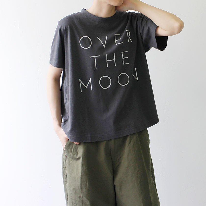 【SALE20%OFF!】tumugu: ラフィ天竺 プリントTシャツ (MOON)<img class='new_mark_img2' src='https://img.shop-pro.jp/img/new/icons20.gif' style='border:none;display:inline;margin:0px;padding:0px;width:auto;' />