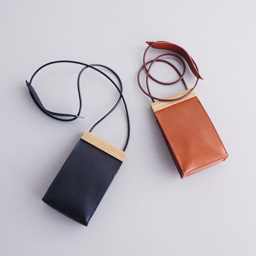 SALE30OFF!YURUKU Clap Wood Smartphone Pouch<img class='new_mark_img2' src='https://img.shop-pro.jp/img/new/icons20.gif' style='border:none;display:inline;margin:0px;padding:0px;width:auto;' />