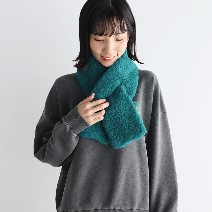 <img class='new_mark_img1' src='https://img.shop-pro.jp/img/new/icons14.gif' style='border:none;display:inline;margin:0px;padding:0px;width:auto;' />SHEEP BY THE SEA Wool Boa Scarf with Slit