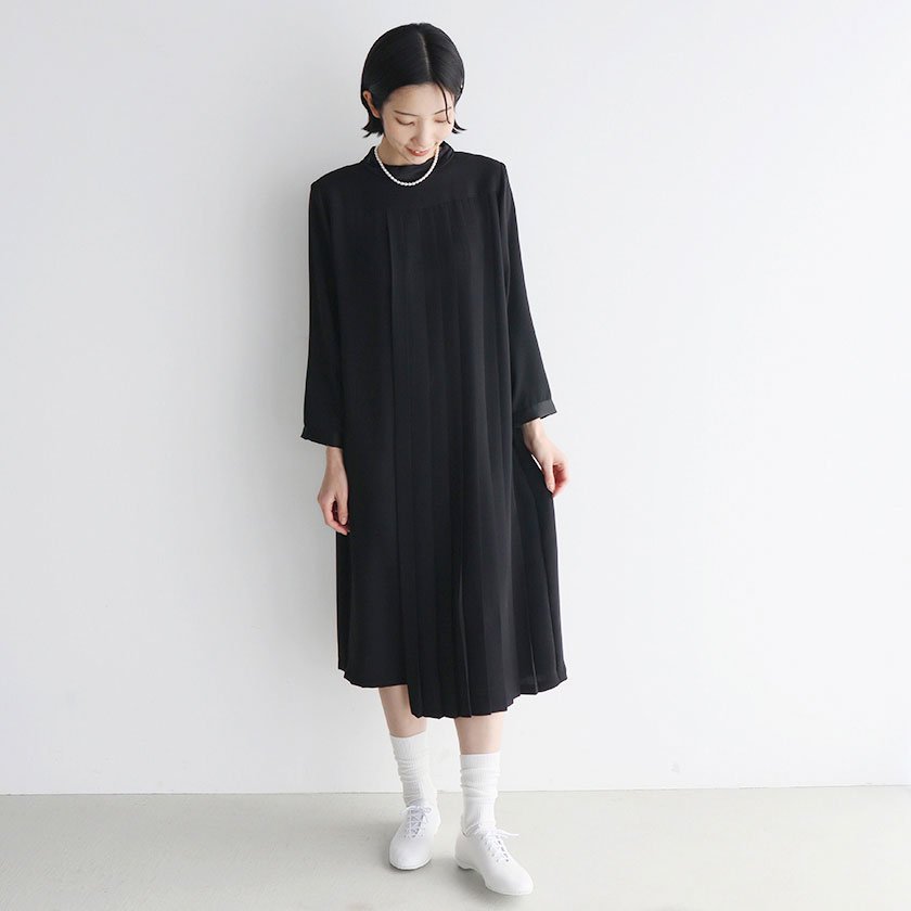 <img class='new_mark_img1' src='https://img.shop-pro.jp/img/new/icons14.gif' style='border:none;display:inline;margin:0px;padding:0px;width:auto;' />WHYTO. Asymmetry Pleats Dress
