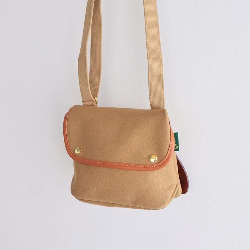 ミツバチ様　Brady　AVON　ミモザイエロー　ショルダーバッグ BRADY（ブレディ）ショルダーバッグ [AVON] | MOUNT BLUE