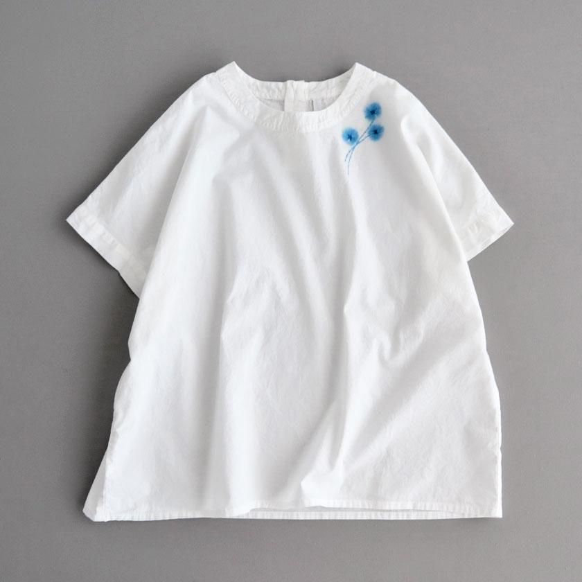 <img class='new_mark_img1' src='https://img.shop-pro.jp/img/new/icons14.gif' style='border:none;display:inline;margin:0px;padding:0px;width:auto;' />grin ブロード ブローチ刺繍プルオーバー