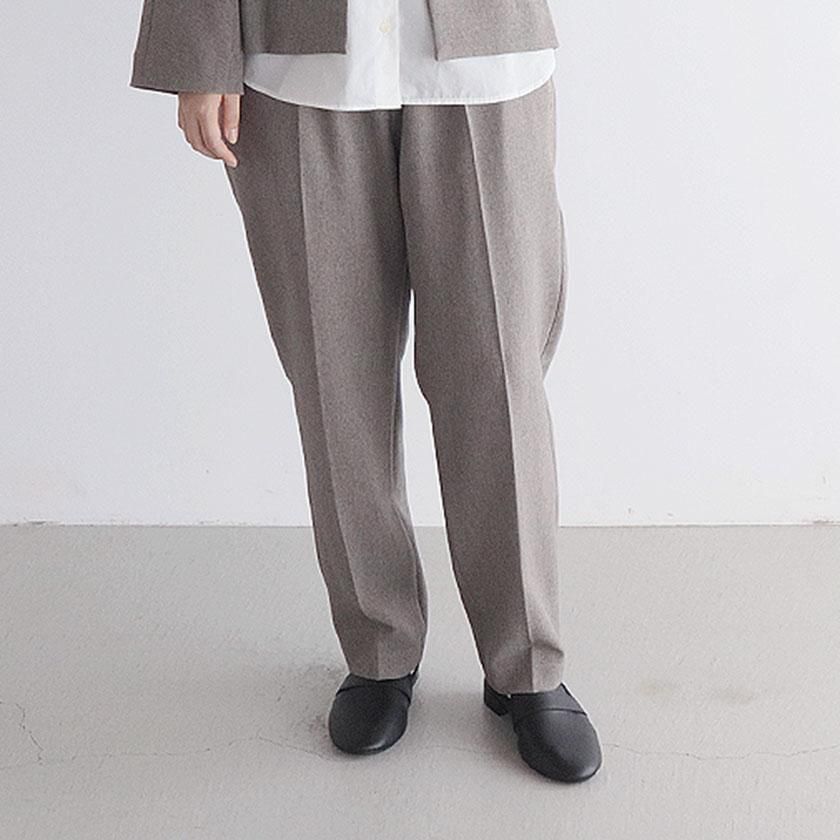 <img class='new_mark_img1' src='https://img.shop-pro.jp/img/new/icons14.gif' style='border:none;display:inline;margin:0px;padding:0px;width:auto;' />WHYTO. Centerpress Trouser