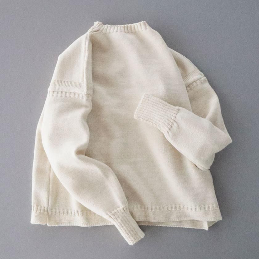 <img class='new_mark_img1' src='https://img.shop-pro.jp/img/new/icons14.gif' style='border:none;display:inline;margin:0px;padding:0px;width:auto;' />Le Tricoteur OFF SHOULDER CROPPED GUERNSEY SWEATER