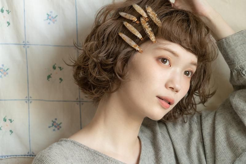 枝付きミモザのヘアクリップ - メルカリ