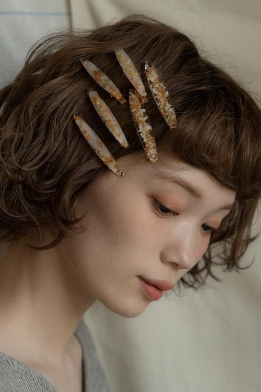 枝付きミモザのヘアクリップ - メルカリ
