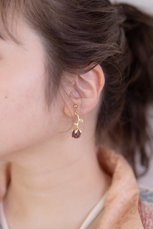 Rose earringsブラウン ( イヤリング or ピアス )