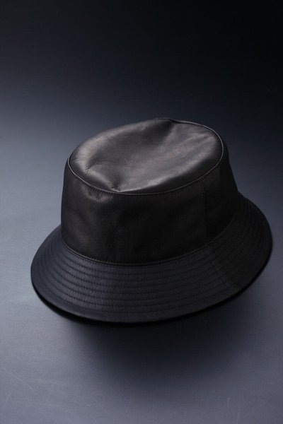 MONOCHROME LUXURY STEER BUCKET HAT

No. 858-02