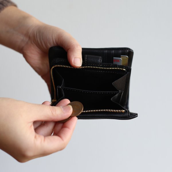 CINQ(サンク) ２つ折り財布（ブラック）の通販 - FAVOR (日用品 ...