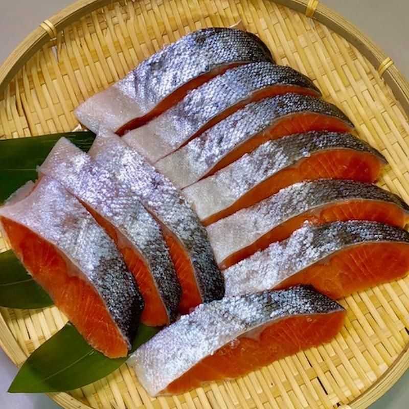 チリ産 甘塩銀鮭 切身 | 個包装 70g×10切 - Ushop チリ産 甘塩銀鮭 切身 | 個包装 70g×10切 - Ushop