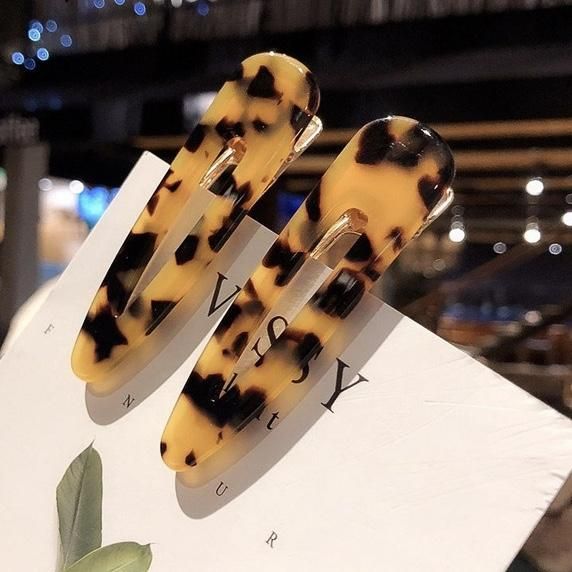 【テレビで話題】 大特価】3色展開 2本セット アクリルピアス 鼈甲 べっこう べっ甲