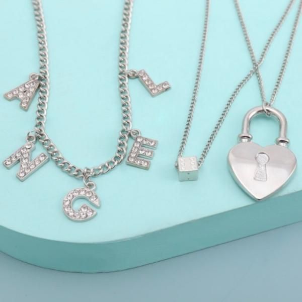 大特価】シルバー 3連 レイヤードネックレス 重ね付け風 ANGEL