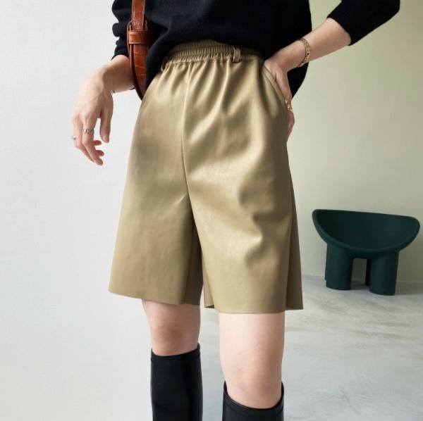 大特価】2色展開 フェイクレザー 合皮 タック入り ハーフパンツ