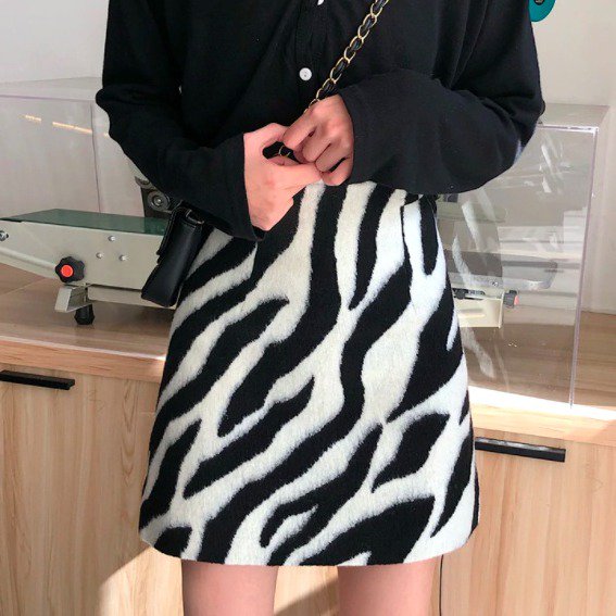 【大特価】ブラックxホワイト ゼブラ柄 アニマル柄 ハイウエストミニスカート ウール調 台形スカート 韓国 インポート 通販