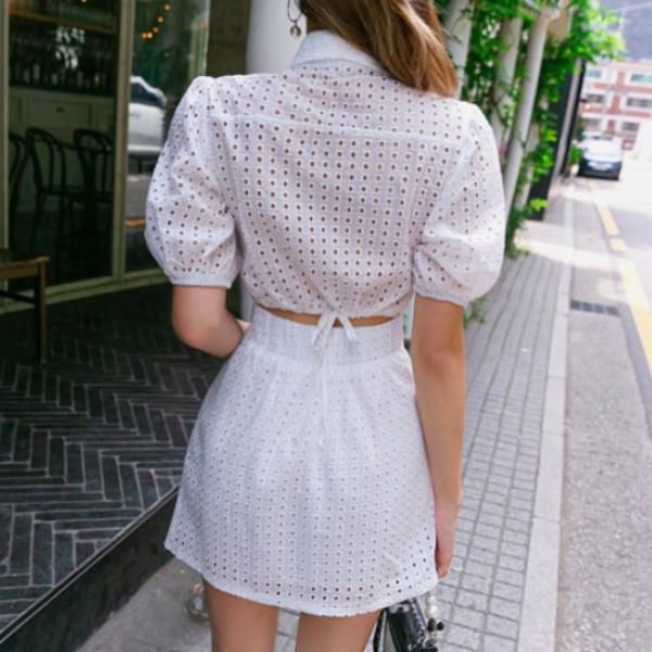 大特価】2色展開 パンチングレース 総レース 半袖 バックレス 大特価】2色展開 パンチングレース 総レース 半袖 バックレス