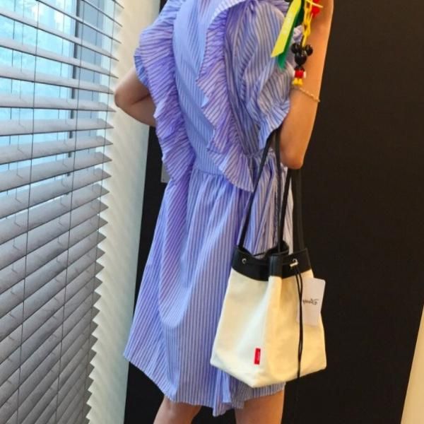 大特価】ブルー ストライプ ボーダー ラッフルフリル Vネック