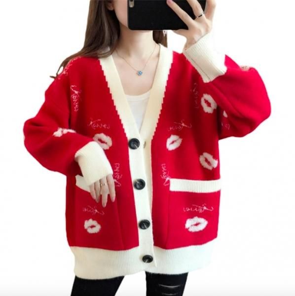 GU - 赤　リップ柄　キスマーク柄　カーディガン　S赤のニット地とピンクのポリエステル地 大特価】4色展開 リップ柄 KISS キスマークプリント Vネック