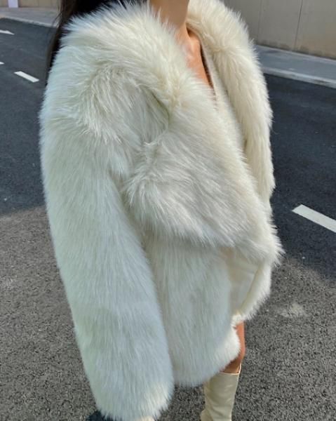 新品同様✩ミンク✩柔らか✩軽い✩ファーコート✩裏地も素敵です✩カジュアル 大特価】2色展開 フェイクファーコート ミドル丈 フェイクファー