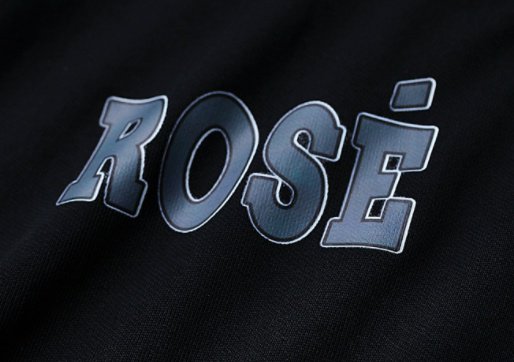 大特価】BLACKPINK ROSE ロゼ着用風 ブラック フロントロゴ スウェット