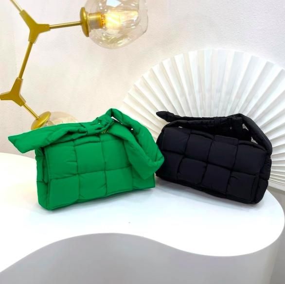 大特価】2色展開 編み込みバッグ キルティングバッグ ショルダー 大特価】2色展開 編み込みバッグ キルティングバッグ ショルダー