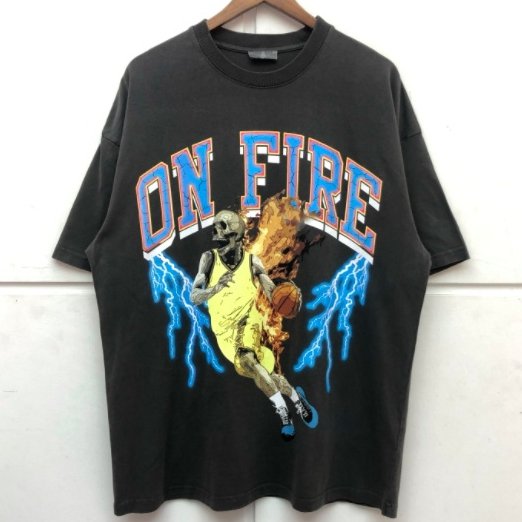 大特価】ブラック ON FIRE スカルプリント 99ロゴ ビンテージ古着風 Tシャツ 半袖 ユニセックス トップス カットソー