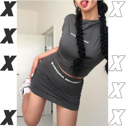 大特価】グレー ロゴデザイン Tシャツ 半袖 クロップドトップス