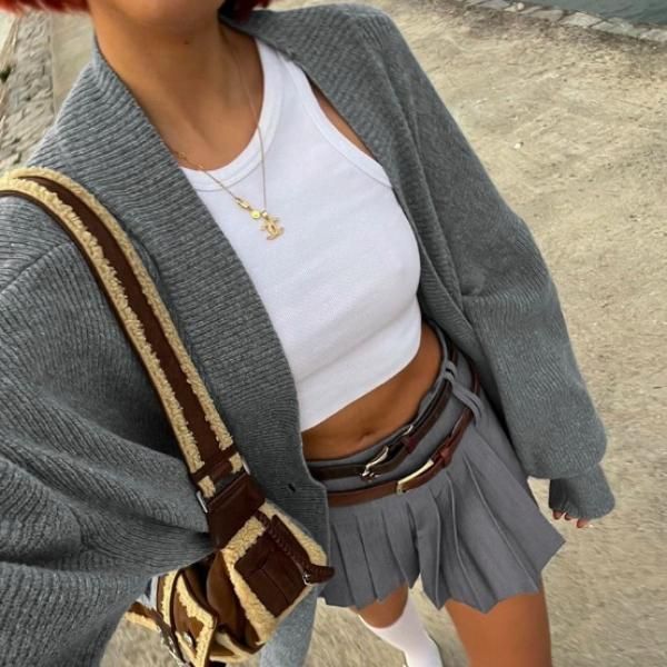 大特価】グレー 無地 シンプル ベルトループ プリーツミニ