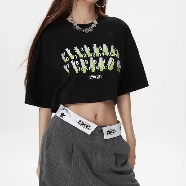 大特価】ブラック フロントロゴ DKZ ショート丈 Tシャツ 半袖