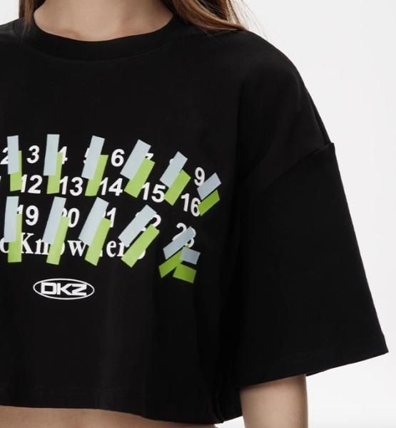 大特価】ブラック フロントロゴ DKZ ショート丈 Tシャツ 半袖