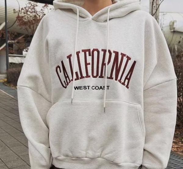 大特価】3色展開 California フロントロゴ スウェット