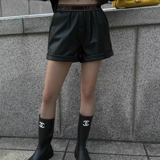 ［極美品］現行タグ　FENDI シルク キルティング　ショートパンツ FENDI - フェンディ FR6259 AJ0Z ロゴ総柄シルクハーフパンツ