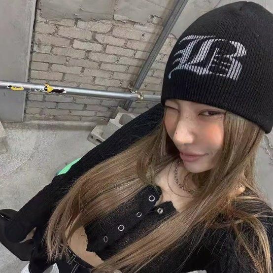 大特価】2色展開 Bロゴ オールドイングリッシュ ビーニー ニット 大特価】2色展開 Bロゴ オールドイングリッシュ ビーニー ニット