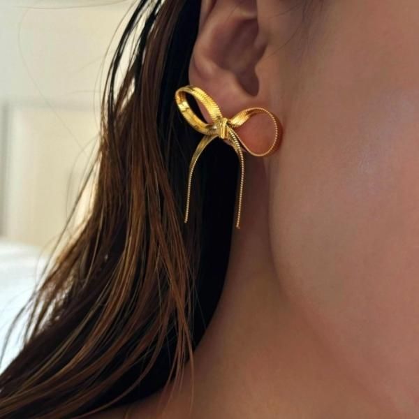 新品 ゴールドリボンピアス 大特価】2色展開 ゴールド シルバー リボンピアス リボン