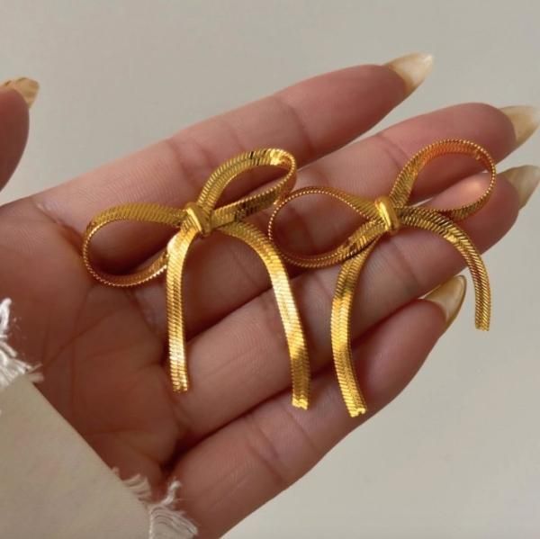 大特価】2色展開 ゴールド シルバー リボンピアス リボン