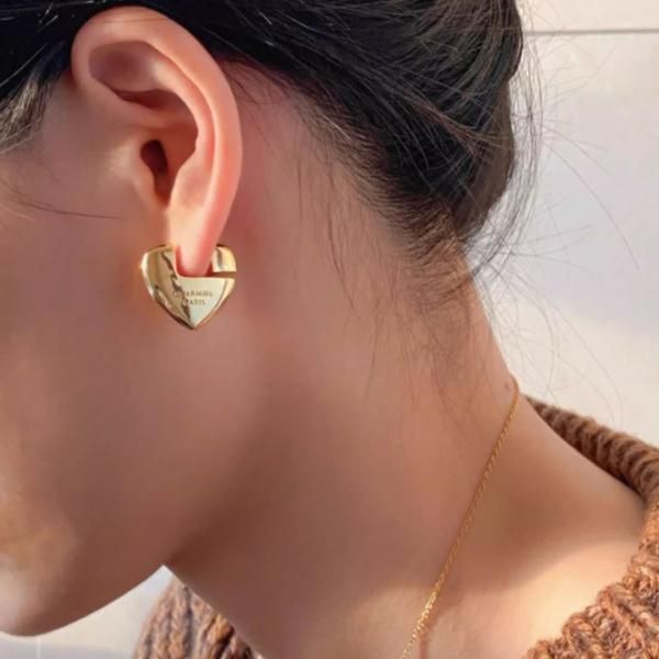 大特価】ゴールド ロゴデザイン PARIS ハートピアス デザイン